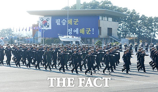 26일 오후 2시 경남 창원시 진해구 해군사관학교 연병장에서 제117기 사관후보생 임관식이 열렸다.
