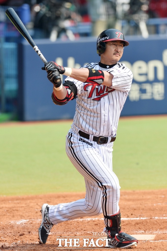 박용택이 26일 4년 50억 원에 LG와 FA 계약을 체결했다. / 최진석 기자