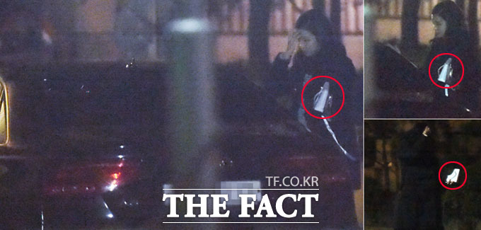 장예원 아나운서가 박태환으로부터 선물(빨간색 원)을 받고 차에서 내린 뒤 집으로 향하고 있다. /이새롬 기자