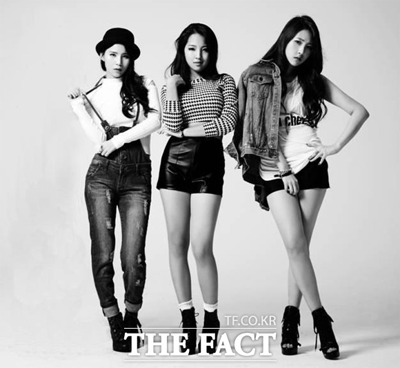 에이데일리는 발매도 되지 않은 첫 싱글에 이미 3만 장이라는 선주문을 받아 음악계의 주목을 받고 있다｜DK엔터테인먼트