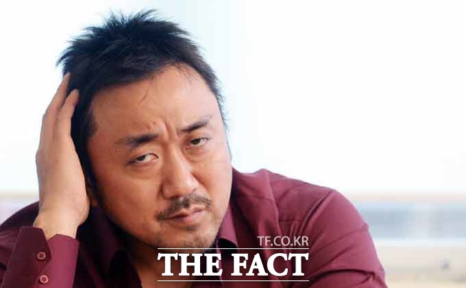 마동석이 콜럼버스 주립대학 체육학과 출신으로 이종격투기 선수 마크 콜먼의 전 트레이너였던 것으로 밝혀져 주목을 끌고 있다. / 더팩트DB