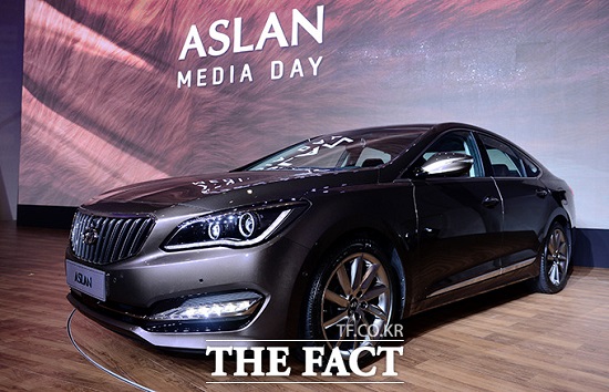 자동차업계에 따르면 지난달 6일 출시된 아슬란의 계약 건수(26일 기준)는 3750여 대로 올해 현대차가 목표로 세운 6000대의 절반을 웃돌았다.