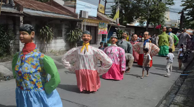 히간테스 페스티벌이란 거인들의 축제라는 뜻의 축제로, 필리핀 최대 축제 중 하나다./ 유튜브 영상 캡처