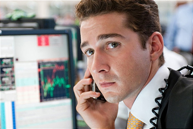 샤이아 라보프의 주장에 대부분의 팬들은 부정적인 시선을 보내고 있다. / 영화 월 스트리트: 머니 네버 슬립스 티저