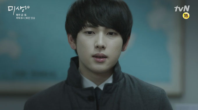 미생 장그래가 계약직에서 정규직으로 가는 벽에 부딪혀 시청자들의 마음을 안타깝게 하고 있다. /tvN 미생 캡처