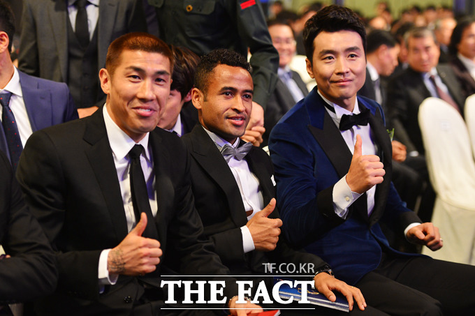 차두리, 산토스, 이동국(왼쪽부터)이 1일 열린 2014 현대오일뱅크 K리그 시상식에서 포즈를 취하고 있다.