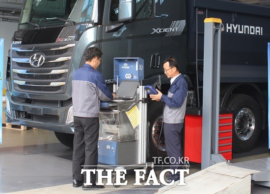 현대자동는 4일부터 한 달 동안 상용차 고객을 직접 찾아가 차량을 진단하고 점검하는 동절기 찾아가는 비포서비스를 시행한다. / 현대자동차 제공