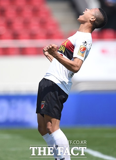 혼혈 선수 강수일이 축구 국가 대표 후보로 발탁됐다./ 더팩트DB