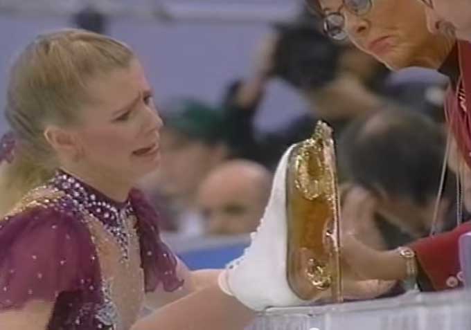 1990년대 미국 피겨스케이팅계의 별이었던 토냐 하딩이 1994년 릴레함메르 동계 올림픽에 출전해 스케이팅 날을 핑계 삼아 경기를 포기했다./유튜브 영상 캡처