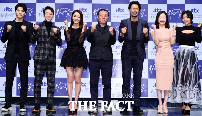 하녀들 출연진이 방송을 앞두고 파이팅을 외치고 있다. / 남윤호 기자