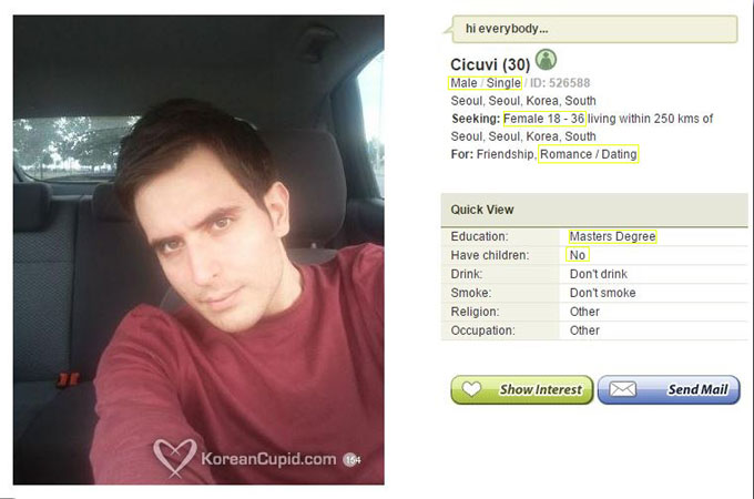 사진 속 남성은 에네스 카야와 매우 흡사한 외모를 가지고 있다. /코리안 큐피드 캡처