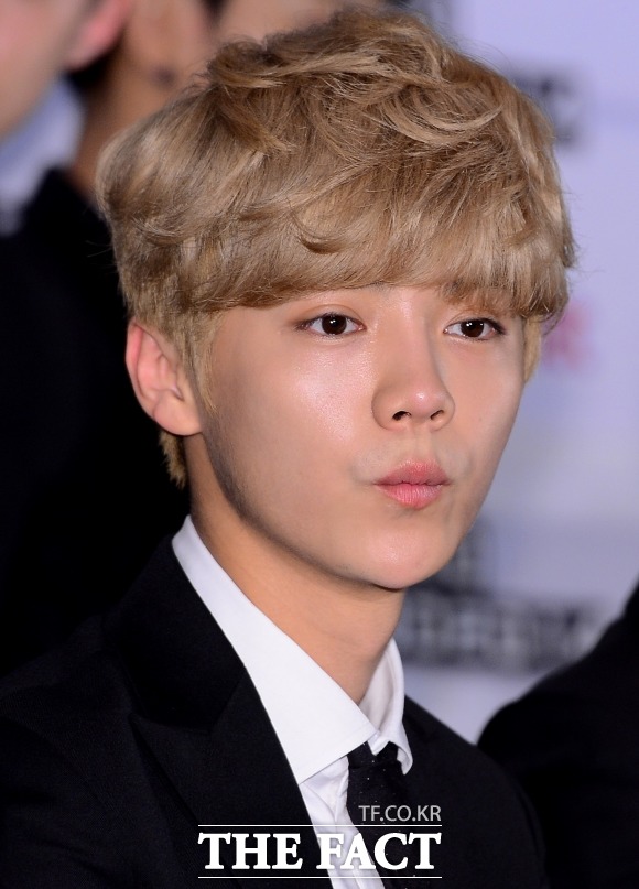 엑소 전 멤버 루한이 사진 무단 사용 논란에 휘말린 가운데 SM이 법적 조치를 논의하고 있다. /김슬기 기자