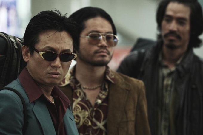 영화 신세계 같은 조선족의 흉악범죄가 날이 갈수록 늘고 있다. 수원 팔달산 장기 없는 토막시신 사건으로 검거된 유력 용의자도 조선족으로 추정되고 있으며, 2012년 4월에는 조선족 오원춘이 피해 여성의 살점을 수백 개로 도려내 세간에 충격을 안겼다. 조선족의 청부살인 등도 많이 발생한다. /영화 신세계 스틸