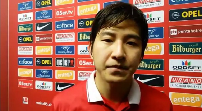 박주호가 14알  코파스 아레나에서 열린 2014~2015시즌 독일 분데스리가 15라운드 슈투트가르트와 홈 경기에서 1-1로 비긴 뒤 인터뷰하고 있다. / 유튜브 영상 캡처