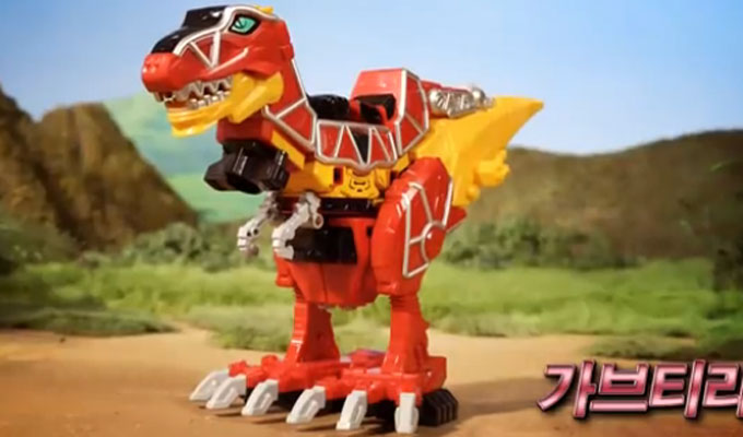 티라노킹의 인기가 치솟고 있지만, 반다이몰은 38대 파워레인저 제품 제작으로 티라노킹을 생산할 여력이 없는 것으로 알려졌다./ 반다이몰 다이노포스 티라노킹 영상 캡처