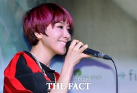 [TF포토] 박혜경, '미소 가득한 무대'