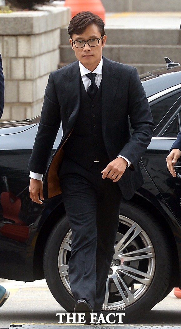 이병헌 협박 사건을 둘러싼 검찰과 피고인들의 대립이 16일 결심공판에서 끝났지만, 여전히 많은 의혹들이 남았다. / 이새롬 기자