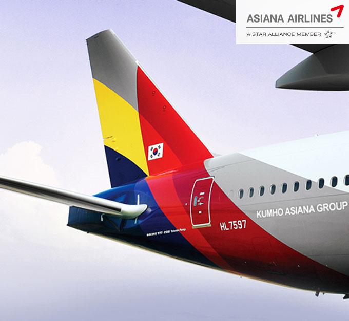 아시아나 항공이 지난 1일 부터 임금피크제를 도입과 상여금 지급 기준 변경 등의 내용을 담은 취업규칙 변경 동의서를 직원들에게 받았다. 아시아나 항공의 직원들은 사측의 동의 종용과 협박을 받았다고 증언해 충격을 주고 있다. / 아시아나 항공 홈페이지 캡처