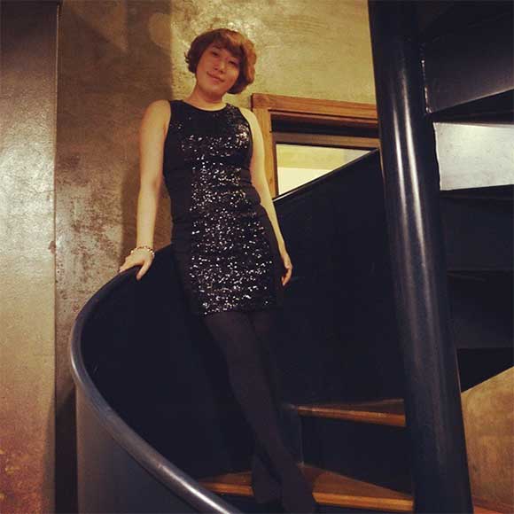 김영희가 송년회서 몸에 달라붙는 검은 원피스를 입고 사진을 남겼다. 김영희는 20일 방송된 KBS 2TV 인간의 조건에서 힘들었던 시간을 고백했다. /김영희 인스타그램