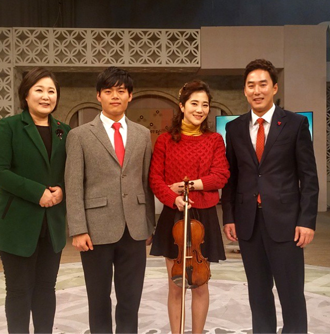 박지혜(왼쪽에서 세번째)는 23일 인스타그램에 KBS 아침마당 출연 인증 사진을 공개했다./ 박지혜 인스타그램