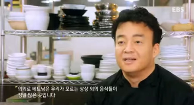 백종원은 더본 코리아를 설립해 운영하는 기업인이며 요리연구가이다. 백종원은 충남 예산고등학교의 이사장도 맡으며 바쁜 나날을 보내고 있다. /EBS 캡처