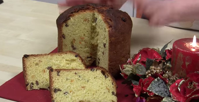 파네토네란 화려한 향과 버터, 달걀, 설탕, 건포도, 설탕에 절인 과일로 진한 맛을 낸 것으로 원래 이탈리아에서 전통적으로 연말연시 명절 시즌에 먹는 크리스마스 케이크다. / 유튜브 캡처