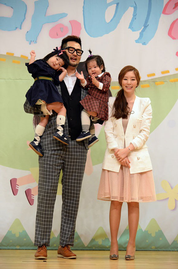 김애리 씨는 오! 마이 베이비에 남편 김태우, 딸 지율 소율과 함께 출연하고 있다. 김애리 씨는 30일 SBS 연예대상에 참석해 자리를 빛냈다. /SBS 제공