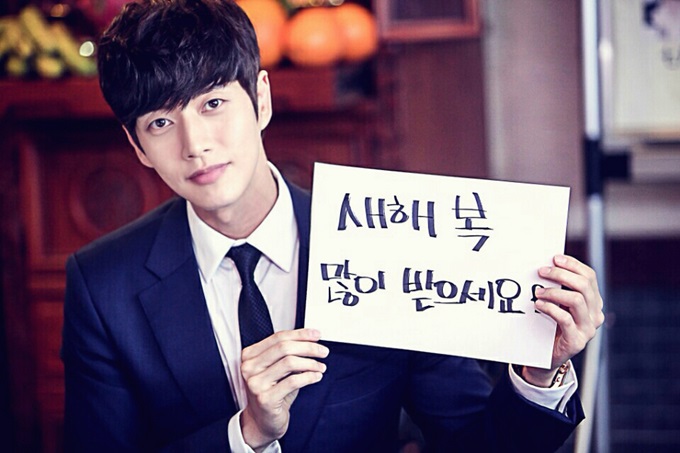 2015년 을미년 새해 인사말 모음이 새해를 하루 앞두고 화젯거리로 부상했다. 2015년 을미년 새해 인사말 모음으로 부족하다면 온라인 커뮤니티를 활용하거나 자필메시지를 적는 것도 한 방법이다. /더블유엠컴퍼니