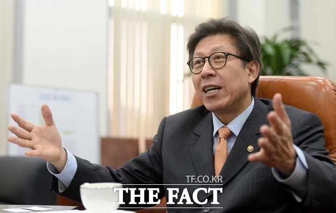 박 사무총장이 정 의장과 호흡이 잘 맞았다며 지난 한 해 19대 국회를 평가하고 있다.