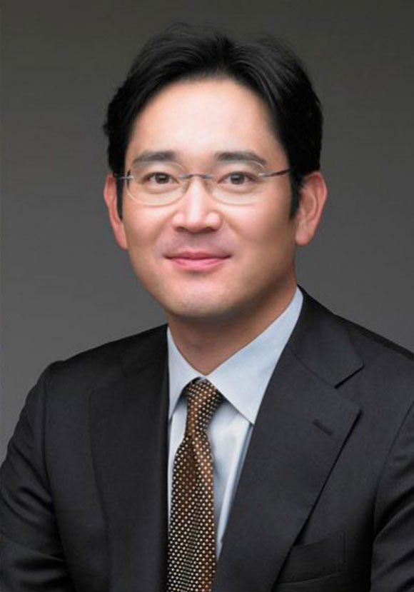 이재용 부회장이 막내딸의 발레 공연을 보기 위해 예술의 전당을 찾으며 주목을 받았다. 이재용 부회장은 여느 학부모와 다름 없이 행동하면서도 잘생긴 외모로 누리꾼들의 시선을 잡아챘다. /서울신문 제공