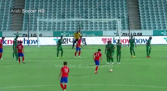 손흥민이 4일 사우디아라비아전에서 강력한 무회전 프리킥을 시도하고 있다. /유튜브 영상 캡처