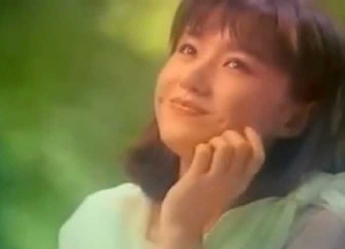 음정희가 누리꾼들의 관심을 받고 있다. 음정희는 보조개가 매력적인 1990년대 배우로 아직도 그의 보조개를 기억하는 대중들이 많다. /유튜브 영상 갈무리