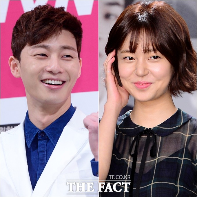 연기자 박서준과 백진희(오른쪽)가 2년째 열애 중인 것으로 알려졌다. /더팩트DB