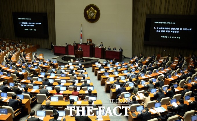 여야가 6일 오후 4·16 세월호 참사 피해구제 및 지원 등을 위한 특별법에 전격 합의했다./임영무 기자