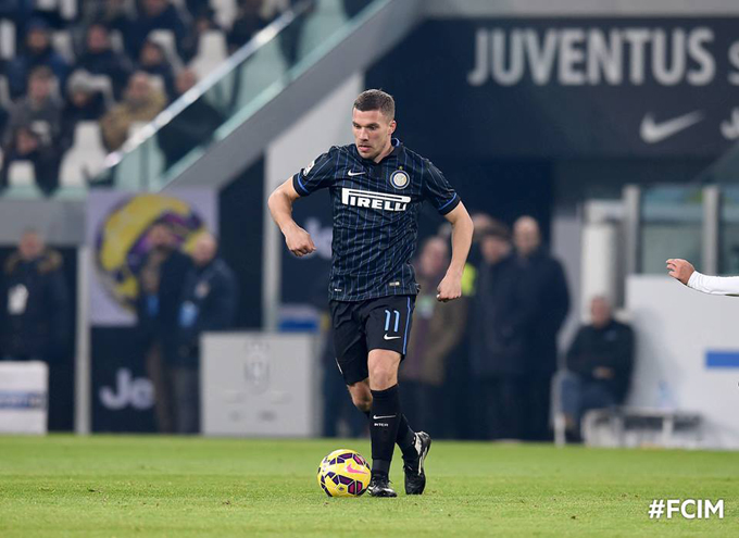 포돌스키가 7일 열린 유벤투스와 세리에 A 17라운드에서 드리블하고 있다. /인테르 밀란 페이스북