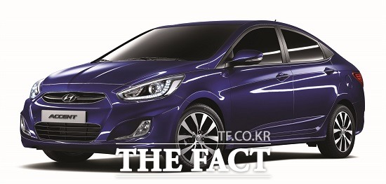 현대자동차는 신규 디젤 엔진을 적용하고 국산차 최초로 7단 더블 클러치 트랜스미션을 탑재, 연비와 동력성능을 혁신적으로 개선한 2015년 엑센트 디젤을 출시했다고 8일 밝혔다. / 현대자동차 제공