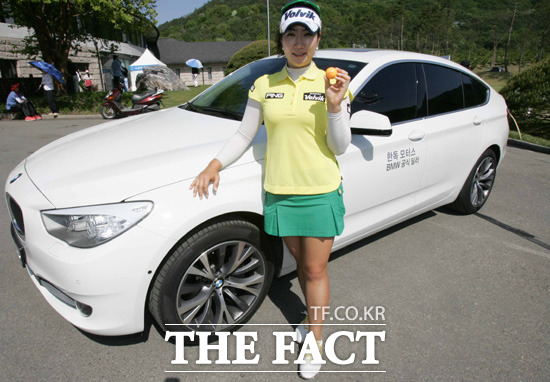 2013년 KLPGA 투어 우리투자증권 레이디스 챔피언십 1라운드 17번 홀에서 홀인원을 기록해 BMW 520d의 주인공이 된 김소영 프로. / KLPGA 제공