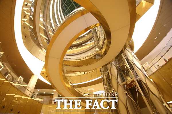 백화점들은 저마다 특색있는 혜택으로 VIP고객 모시기에 열을 올리고 있다./롯데 제공