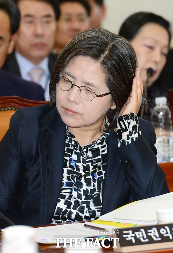 김영란법이 8일 국회 정무위원회 법안심사소위원회를 통과했다. 김영란법을 발의한 김영란 교수에게도 많은 관심이 모아지고 있다. /더팩트 DB
