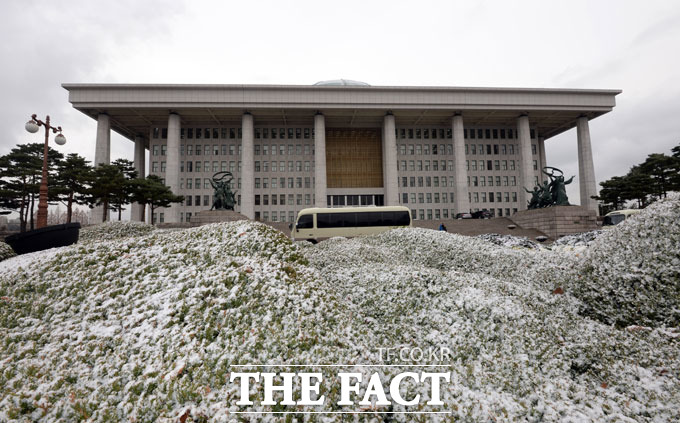 김영란법은 8일 국회 정무위원회 법안소위를 통과했다./ 임영무 기자