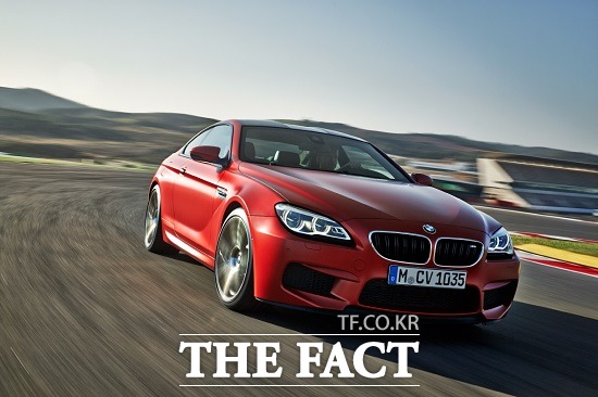 BMW는 이번 오툐쇼에서 뉴 6시리즈의 고성능 모델인 뉴 M6 쿠페와 뉴 M6 그란 쿠페, 뉴 M6 컨버터블의 부분 변경 모델도 세계 최초로 공개한다.  뉴 M6 쿠페