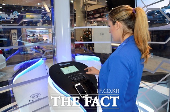9일 현대차는 자사의 디스플레이 오디오 시스템이 미국 라스베이거스에서 열리는 세계 최대 소비자가전 전시회 CES 2015에서 유력 언론사들이 선정하는 편집장의 선택상을 받았다고 밝혔다. / 현대자동차 제공