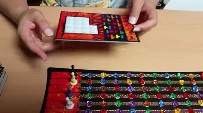 우봉고 게임방법은 매우 쉽지만 시간을 단축하기 위해 빠른 손놀림이 요구된다. 우봉고 게임방법에서 보면 최종적으로 1등과 꼴찌가 역전되는 등 다양한 결과가 나타날 수 있다. /유튜브 영상 캡처