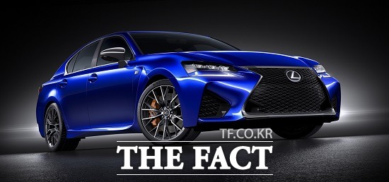렉서스는 지난해 데뷔한 스포츠 쿠페 RC F에 이어 F모델 라인 업에 새로 추가된 고성능 스포츠 세단 GS F를 공개한다. / 렉서스 제공