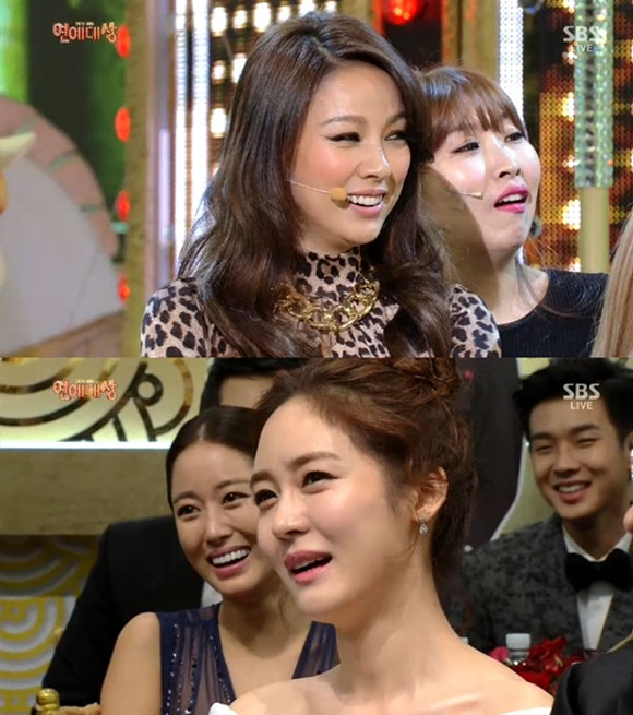 이효리(위)는 지난해 9월 무한도전에 출연해 핑클 멤버들과 3~4년 동안 교류가 없었다고 고백했다. 하지만 이효리는 지난 2013년 SBS 연예대상에서 성유리에게 농담을 던지기도 했다./ SBS 2013 SBS 방송연예대상 방송 화면 캡처