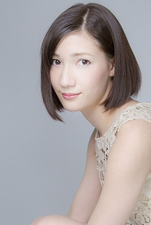 마이코가 누리꾼들의 관심을 받고 있다. 마이코는 츠마부키 사토시와 연인관계로 알려졌다. /마이코 공식 홈페이지 갈무리