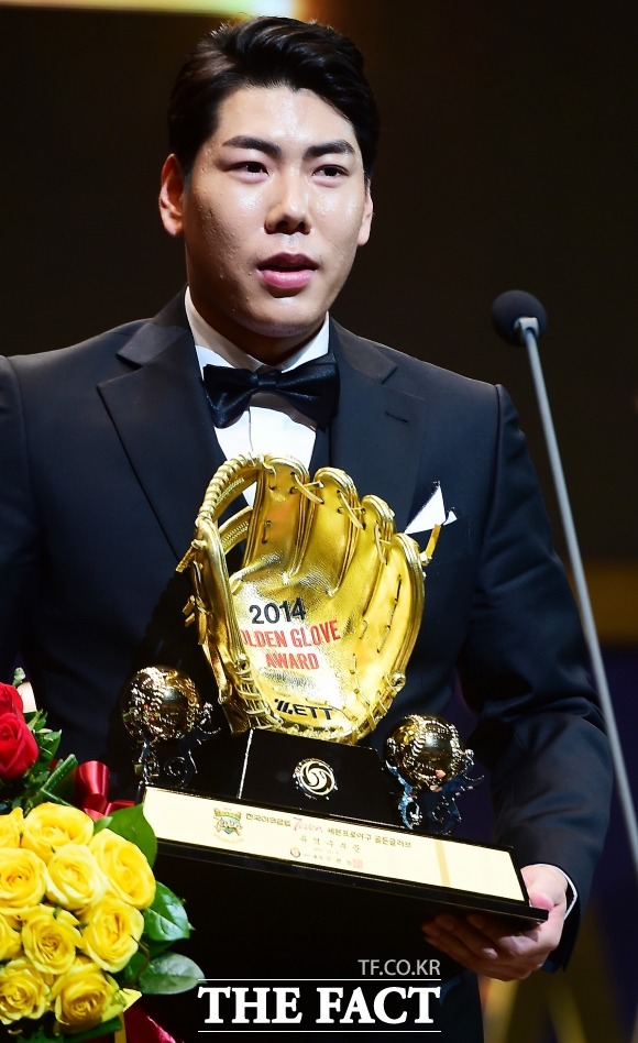 강정호가 지난해 12월 9일 골든글러브 시상식에서 포즈를 취하고 있다. / 배정한 기자