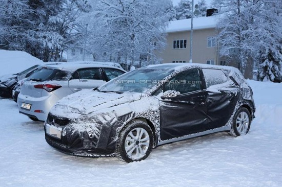 15일 미국 자동차 전문매체 월드카팬스는 위장막에 쌓인 2세대 씨드의 스파이샷을 공개했다.  / 월드카팬스 캡처