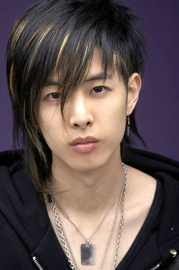 서정희 아들 서동찬의 이력에 누리꾼들의 이목이 집중되고 있다. 서정희 아들 서동찬은 지난 2007년 가요계에 데뷔해 미로밴드로 활동한 바 있다./ 소스원프로덕션 제공