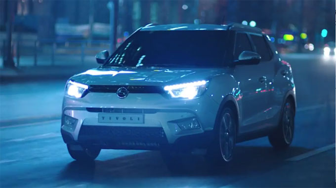 쌍용 티볼리 시승기가 지난 13일 이후 계속해 올라오고 있다. 쌍용 티볼리 시승기에서 티볼리의 내부 크기와 승차감 등 세세한 부분까지 확인할 수 있다. /쌍용 티볼리 광고영상 캡처